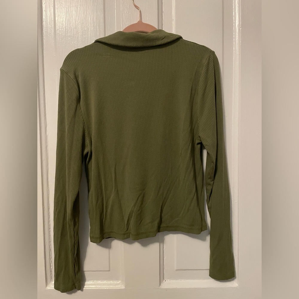 Ribbed Ruched Button Up - Picture 6 of 7
